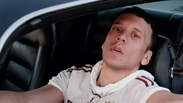 Ünlü Pop Şarkıcısı Edis İstanbul Havalimanında Gözaltına Alındı