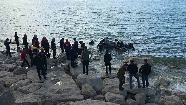 Van Denizi'nde Korkutan Kaza! Kontrolden Çıkan Araç Göle Uçtu
