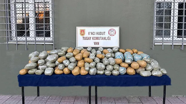 Van Sınırında Nefes Kesen Operasyon! Çuvallardan Çıkanlar Ekipleri Bile Şaşırttı!