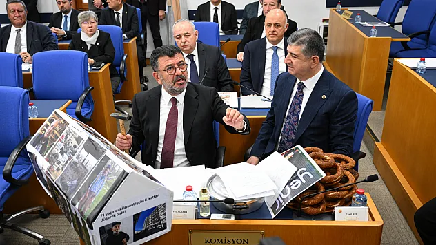 Veli Ağbaba'dan Meclis'te Tabutlu Gönderme!