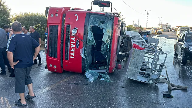 Yangına Giderken Kaza! Malatya'da İtfaiye Aracı Devrildi, 3 Personel Yaralandı