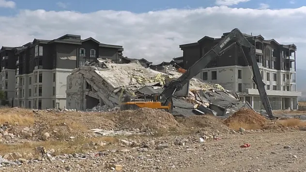 Yeşil Topsöğüt Konutlarında 2,5 Yıllık Sessizlik Yıkımla Bozuldu