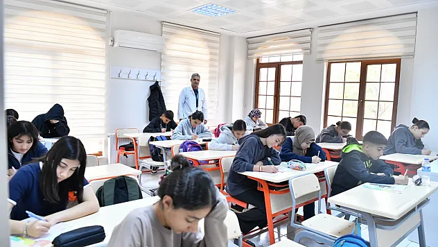 Yeşilyurt Belediyesi'nden 250 Öğrenciye Ücretsiz Kurs