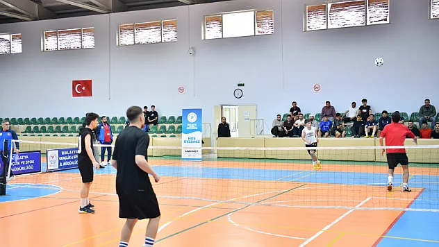 Yeşilyurt'ta Ayak Tenisi Heyecanı! Ödüllü Turnuva Başladı