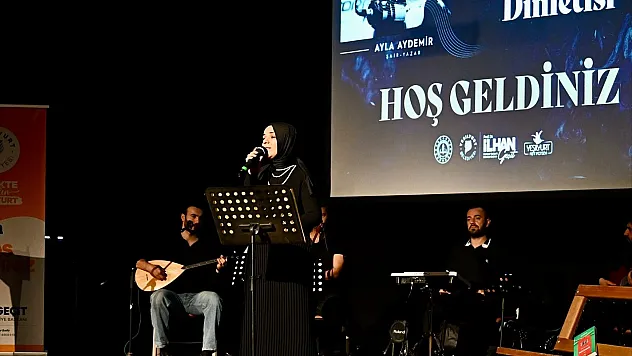 Yeşilyurt'ta Ayla Aydemir'in Dizeleri Sanatseverleri Büyüledi