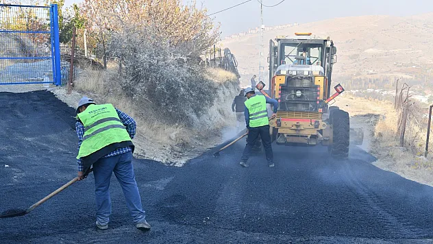 Yeşilyurt'ta Banazı Yolu Sıcak  Asfaltla Yenileniyor