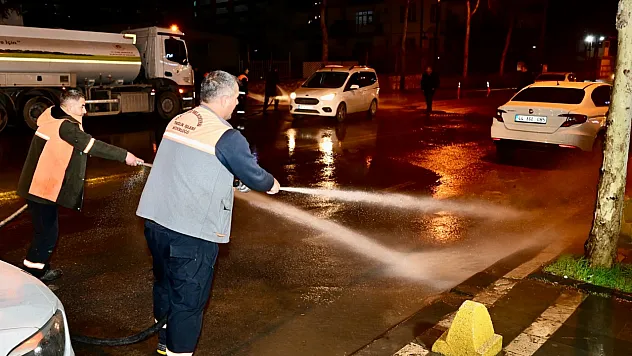 Yeşilyurt'ta Bayram Hazırlığı: Ekipler Sahada Temizlik Çalışması Yapıyor!