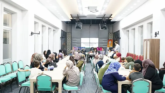 Yeşilyurt'ta İhtiyaç Sahibi Öğrencilere Kırtasiye Desteği
