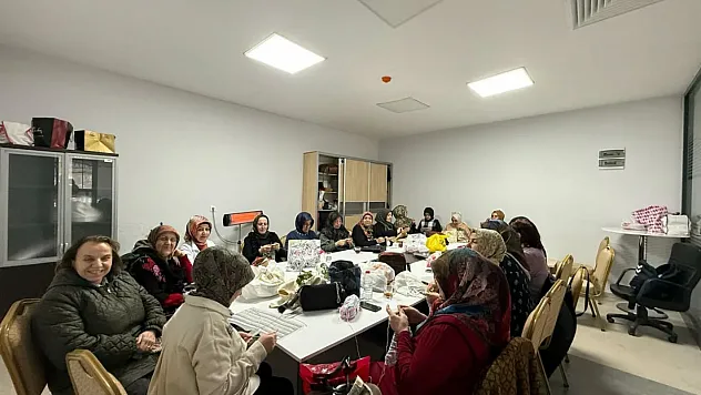Yeşilyurt'ta Kışın Sıcak Yüzü! Kadınlar El Sanatlarıyla Üretiyor