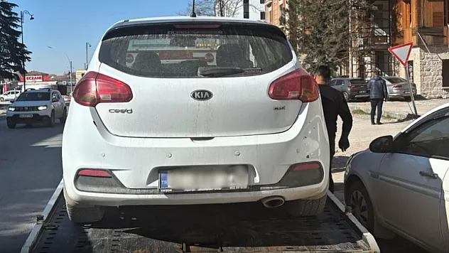 Yeşilyurt'ta Sopayla Yol Kesen Sürücüye Şok: Ehliyet Gitti, Araç Bağlandı!