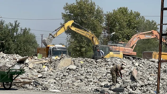Yıkım Devam Ediyor, Belirsizlik Sürüyor! Malatya Sanayi Esnafı Çıkış Yolu Arıyor