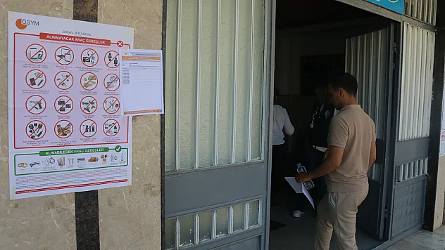 YKS'de Büyük Gün! Binlerce Aday Üniversite Hayali İçin Sınavda
