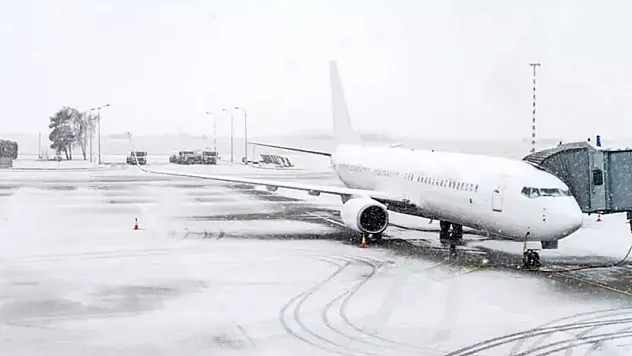 Yoğun Kar Yağışı Ulaşımı Kesintiye Uğrattı! Havayollarından Yeni İptaller Geliyor