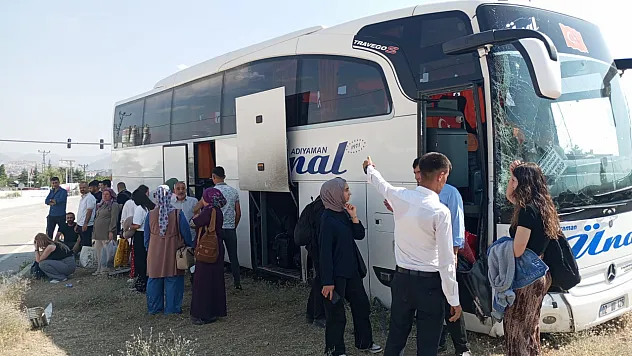 Yolcu otobüsü ile kamyonet çarpıştı