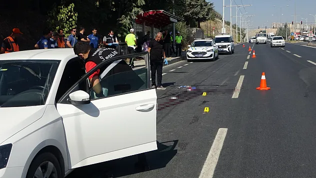 Yolu karşısında geçmeye çalışan yaşlı adam kurtarılamadı!