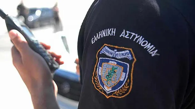 Yunan Polisinden Barbarlık: Türk Vatandaşlarının Plakaları Sökülerek Ehliyetlerine El Koyuluyor