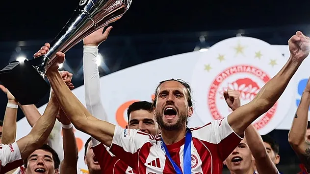 Yusuf Yazıcı Olympiakos ile Yunanistan Süper Kupasını Kazandı