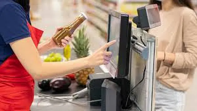 Zincir Marketlerde Çalışma Koşulları Sağlık Alarmı Veriyor: Uzmanlardan Kritik Uyarılar