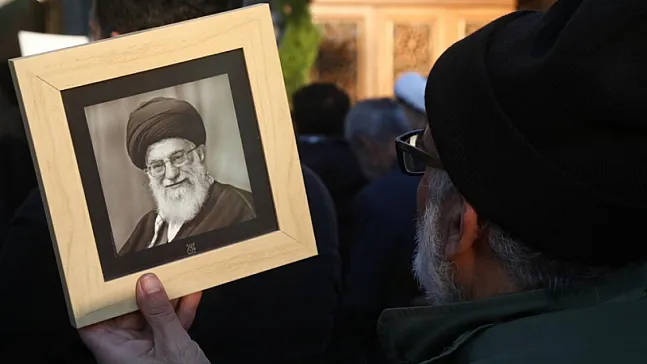 İran'da Hamaney İçin Üç Şehirde Veda Hazırlığı!