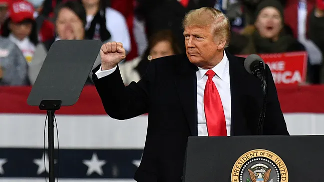 Önce Amerika Çatlağı: Ünlü Gazeteci Carlson'dan Trump'ın İran Politikasına Sert Tepki