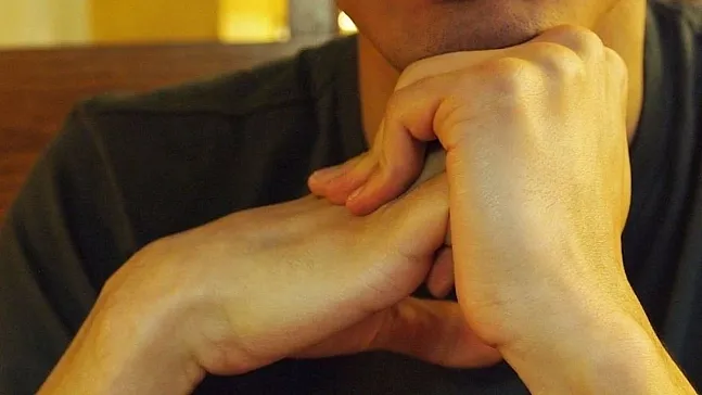 Parmak Çıtlatma Alışkanlığı ve Eklemlerde Kireçlenme Riski Hakkındaki Gerçekler