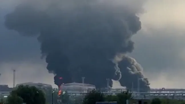 Ukrayna'dan Rusya'nın Derinliklerindeki Petrol Rafinerisine Saldırı!