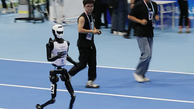 Usain Bolt'un Tarihi Rekoru Tarih Oldu! Çinli Robot Pistte İnsan Sınırlarını Aştı