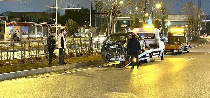 2. Malatya Çevreyolu'nda Gece Yarısı Çarpışma: 06 ve 44 Plakalı Araçlar Hurdaya Döndü