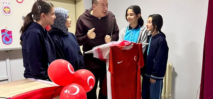 Altın Ayakkabı Sahibi Tanju Çolak Malatyalı Öğrencilerle Bir Araya Geldi!