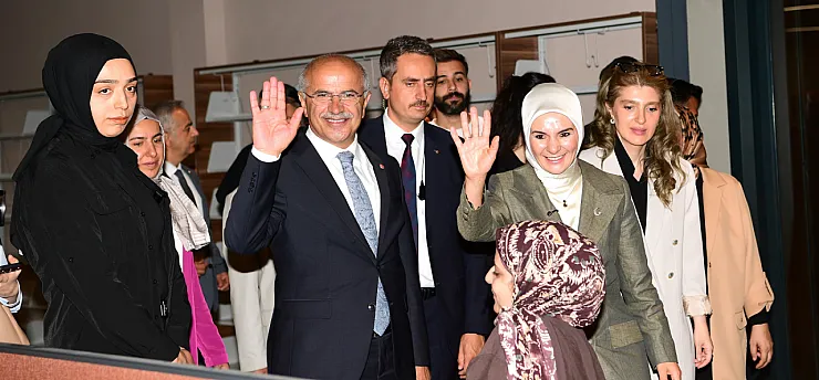 Bakan Göktaş Malatya Şehir Kütüphanesinde Öğrencilerle Bir Araya Geldi!