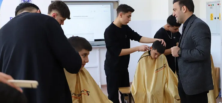 Battalgazi'de Miniklere Bayram Bakımı: Ücretsiz Tıraş Seferberliği!