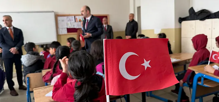 Doğanşehir'de Yeni Dönemin İlk Zili Bayrak Bilinciyle Çaldı!