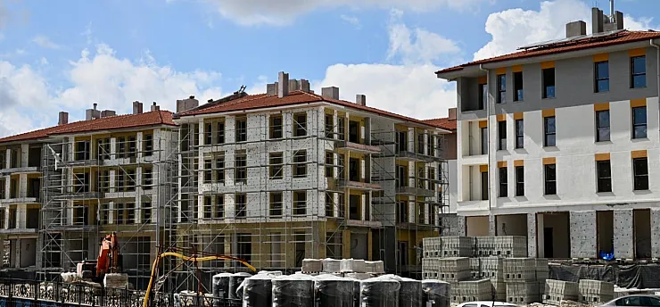 Doğanşehir'e Çıkarma! Vali Yavuz: Depremin İzlerini Siliyoruz