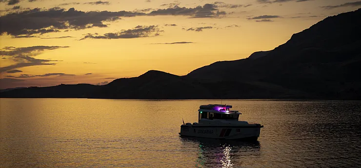 Fırat'ın Sularında Jandarmanın Yüzen Karakolu!