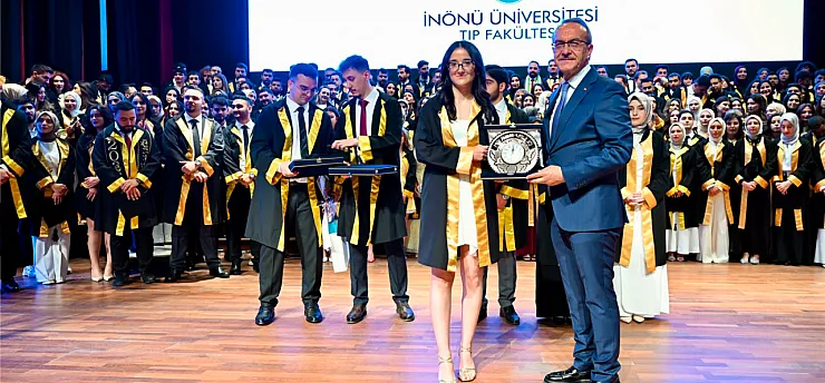 İnönü Üniversitesi Tıp Fakültesi Mezunları Diplomalarını Aldı