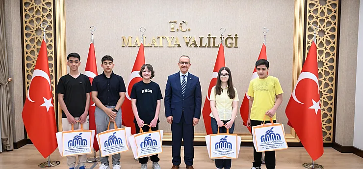 LGS'den Tam Puan Alan 5 Öğrenciye Valilikte Anlamlı Tören