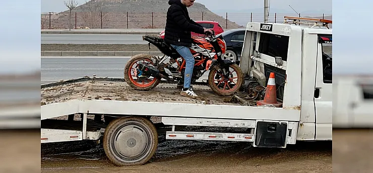 Makas Atıp Akrobasi Yapan Motosikletliler Yakalandı