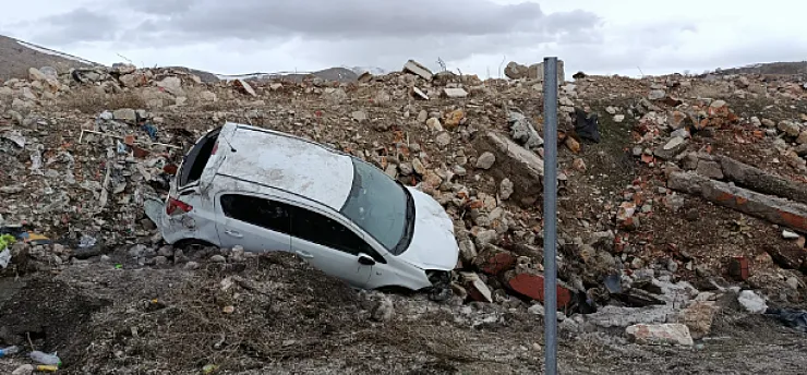Malatya-Adıyaman Yolunda Otomobil Takla Attı, 5 Yaralı Var!