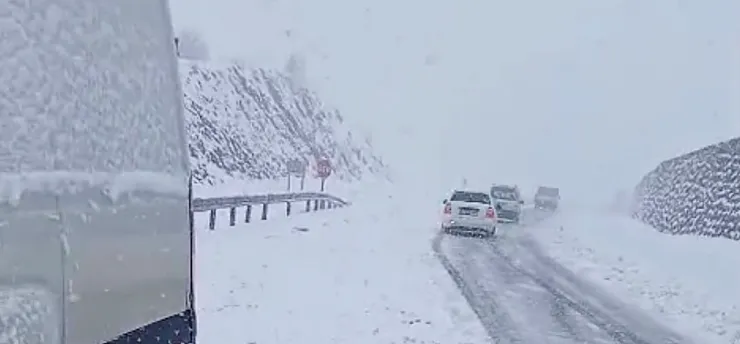 Malatya Beyaza Büründü, Geçitler Kapandı! Çok Sayıda Araç Yolda Mahsur Kaldı