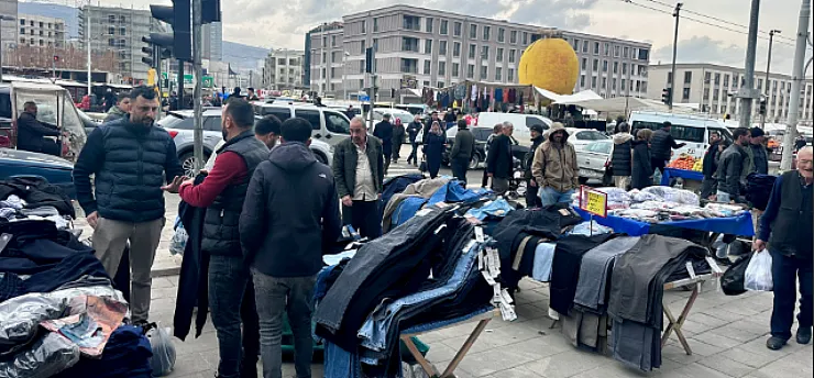 Malatya'da Arefe Günü İzdihamı! Akpınar ve Çevreyolunda Adım Atacak Yer Kalmadı!