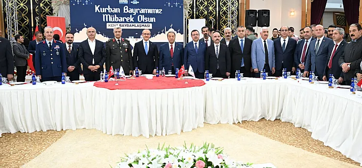 Malatya'da Bayramlaşma Yoğun Katılımla Gerçekleşti