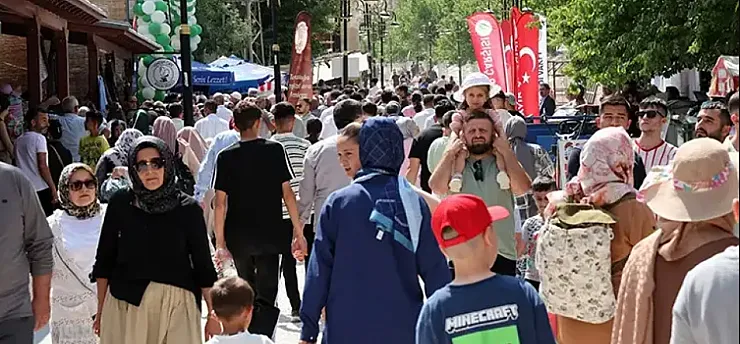 Malatya'da Bekar Sayısı 173 Bine Ulaştı! Gençler Neden Evlenmiyor?
