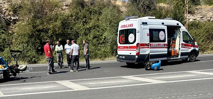 Malatya'da Çapa Motoru Ve Minibüs Çarpıştı! 1 Yaralı