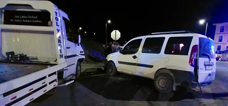 Malatya'da Çekici ile Hafif Ticari Araç Çarpıştı! Kazada 5 Kişi Yaralandı