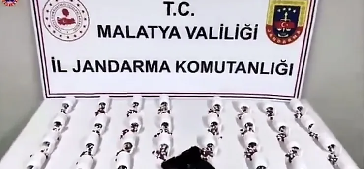 Malatya'da Eş Zamanlı Baskınlarda Hap ve Silahlar Ele Geçirildi!