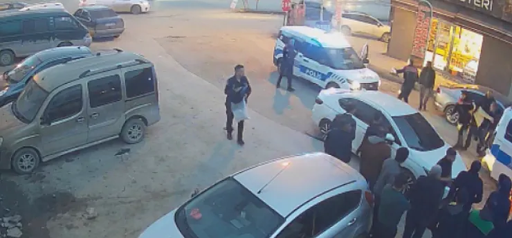 Malatya'da Esnaf Silahlı Saldırganın Üzerine Yürüdü!