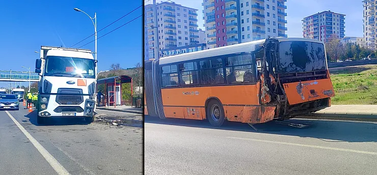 Malatya'da Faciadan Dönüldü! Üniversitelilerin Olduğu Otobüste 20 Kişi Yaralandı