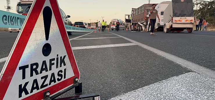Malatya'da Feci Kaza! Otomobil ile Minibüs Çarpıştı, 3 Kişi Yaralandı