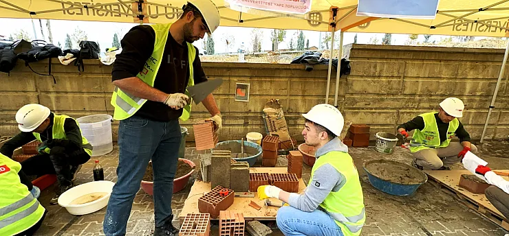 Malatya'da Genç Mühendisler Duvar Örmek İçin Yarıştı