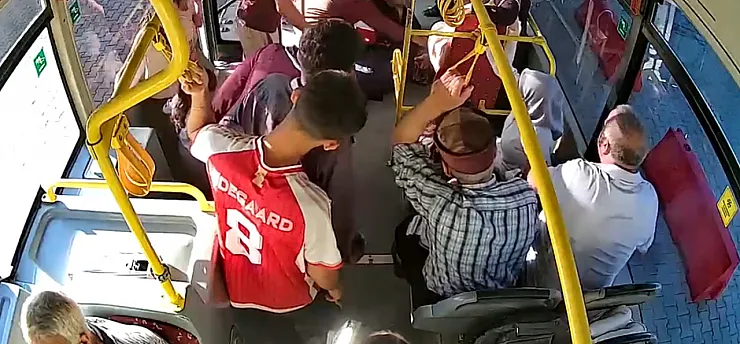 Malatya'da Halk Otobüsünde Panik Anları! Yolcu Bir Anda Bayıldı